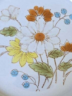 Four Seasons Collection White Floral Stoneware Plate with Brown Rim -1970s Japan